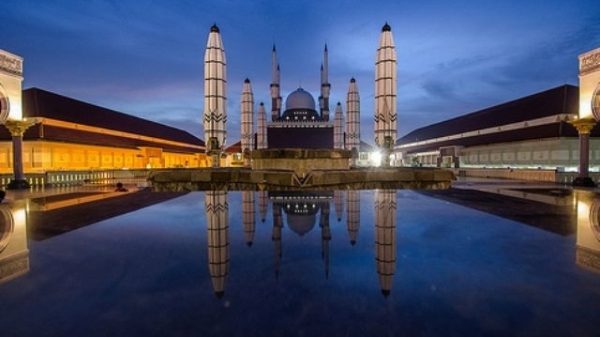 Masjid Agung Jawa Tengah (MAJT) melangsungkan penyembelihan hewan kurban pada hari kedua tasyrik, Kamis, 12 Dzulhijjah 1442 H atau 22 Juli 2021. Protokol kesehatan ketat dijalankan selama penyembelihan, pengemasan hingga pembagian daging kurban.